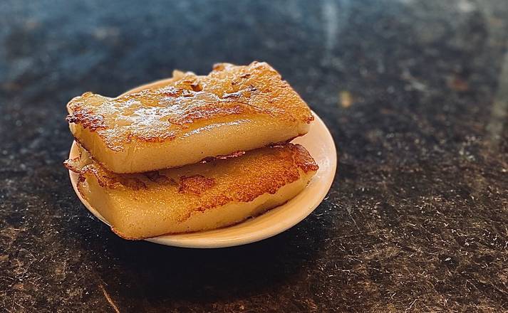 D45. Pan fried radish cake 煎蘿蔔糕